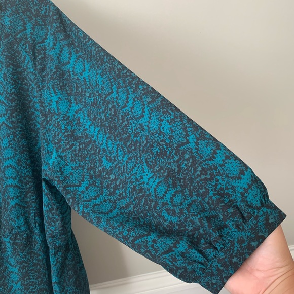 Reitmans green and black top - Picture 3 of 7